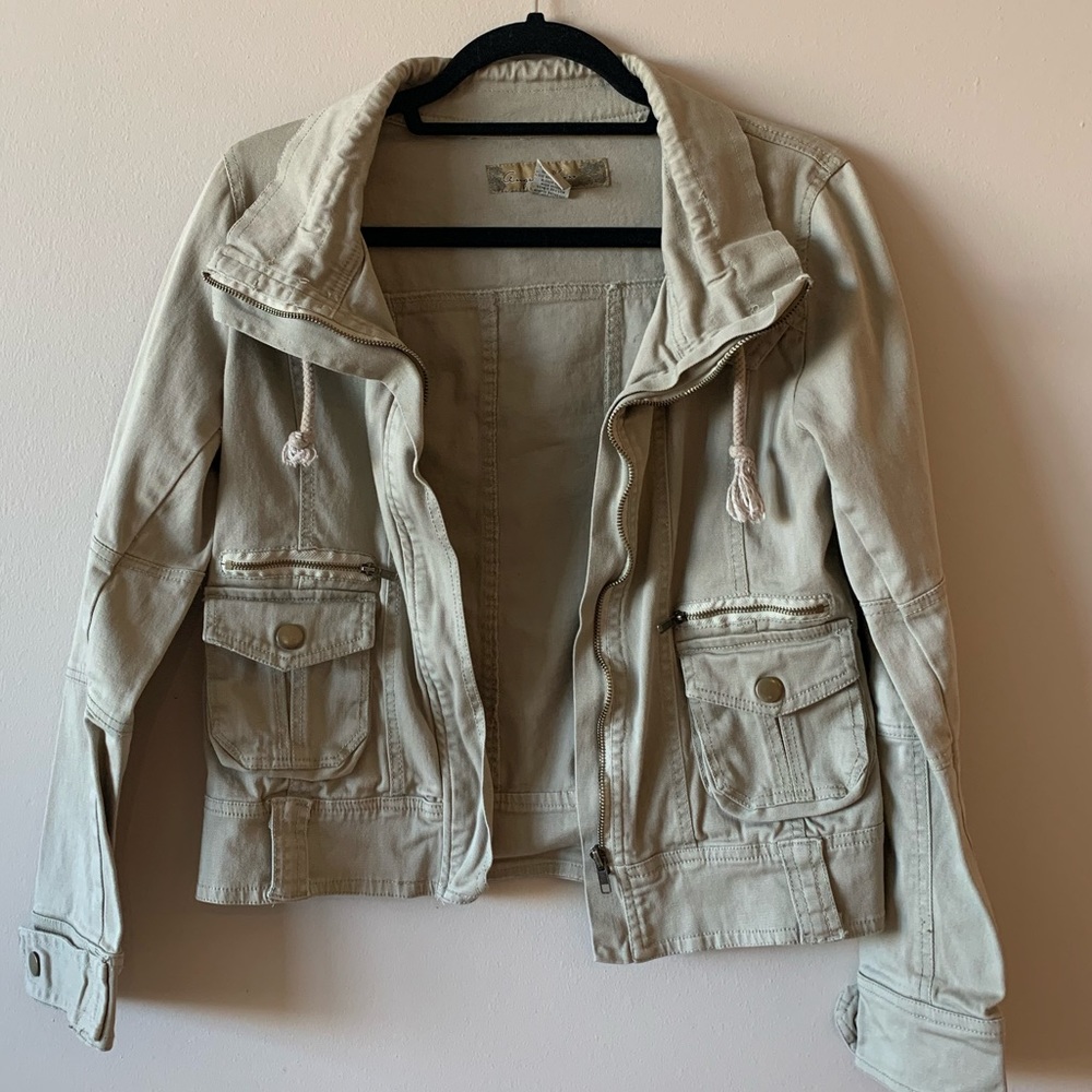 Cute Khaki Cargo Jacket 🧥